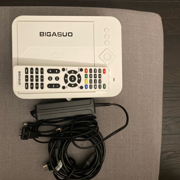 Portable DVD Player/Projector - Picture 4 of 8